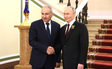Vladimir_Putin_and_Nikol_Pashinyan_(2025-05-09)