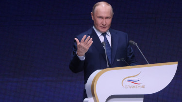 Repedezik Putyin hatalma, ahogy haldoklik az orosz gazdaság