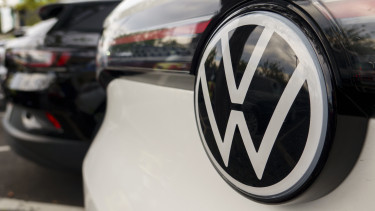 Úszik a pénzben a Volkswagen, közben az egyik gyárat autóbontásra állítják át