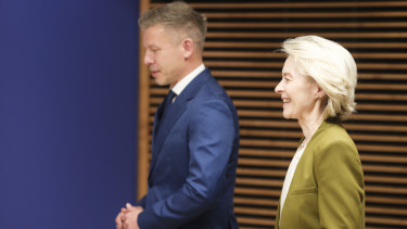 Úgy paterolná ki Brüsszel a bevándorlókat, hogy azzal Magyar Péter kormánya is kap egy mentőövet