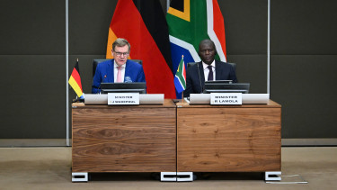 Már megint Trump bajszát húzogatja Németország: Oroszország és Kína fontos szövetségesét védte be a külügyminiszter
