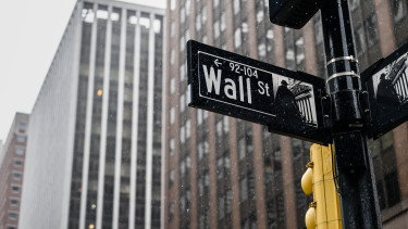 100 dollár felett az olajár, beindult a vérengzés a Wall Streeten