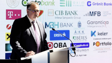 Windisch László: egy 4000 milliárd forintos problémát görget Magyarország