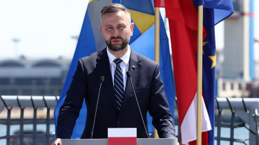 Titkos fegyverszállítások részletei kerültek elő: egymás torkának esett a kormány és az elnöki hivatal Ukrajna miatt