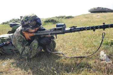 WW2_Gernika_Battalion_German_troops_Pointe_de_Grave_April_1945_(reenactment_by_Sancho_de_Beurko_Association_and_EnigmaAirSoft1945_group_in_Punta_Lucero_2014-06-15)_Wehrmacht_machine_gun_MG-34_-_14254969710
