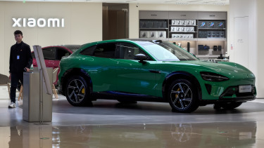 Földbe döngölte a Xiaomi a Teslát a világ legnagyobb autópiacán