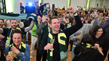 Történelmi fordulat Európa legerősebb országában – Menetel a szélsőjobb, eltűnnek a liberálisok